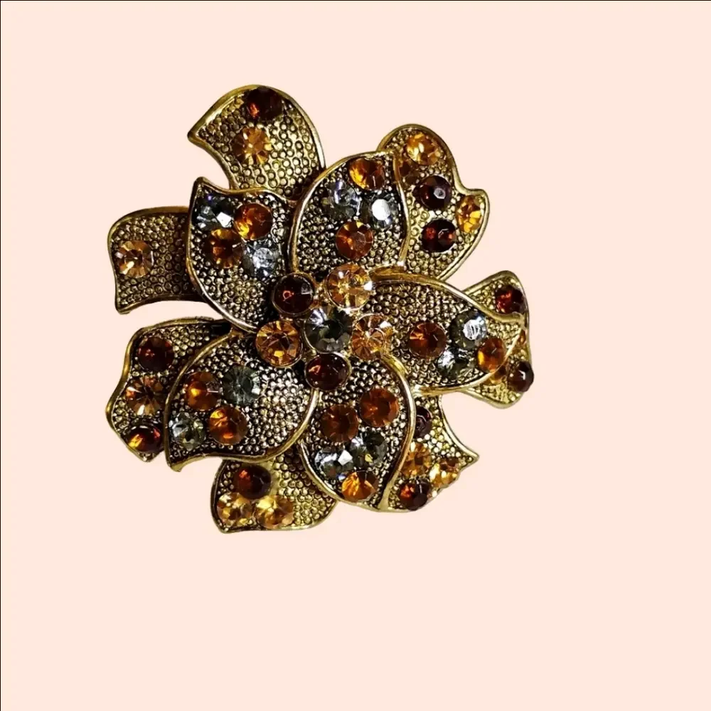 Vintage Signed Liz Claiborne Gold Tone Rhinestone Signed Flower Brooch‎